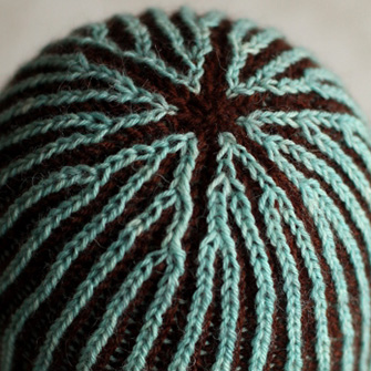 handmaiden-patterns-moreeni-patron-tricot-ch-le-dentelle image 3