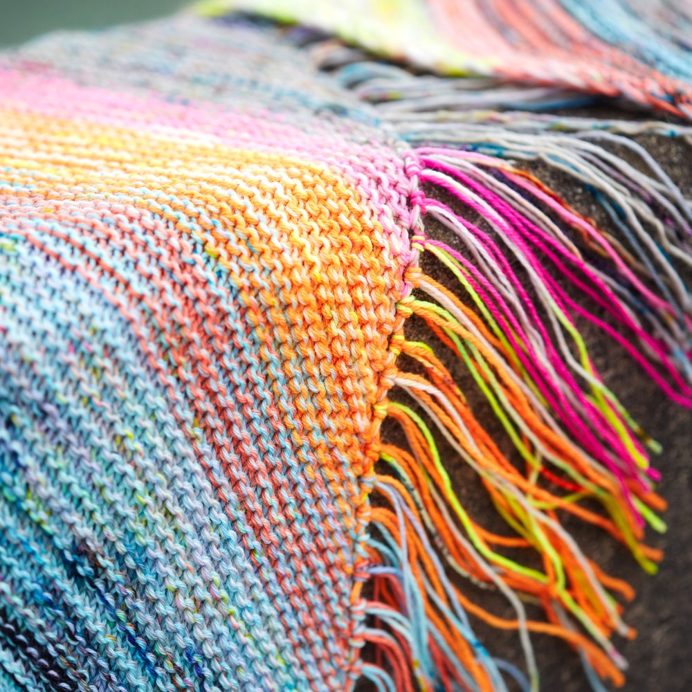 hedgehog-fibres-flying-fringe-patron-tricot-charpe-biais image 5