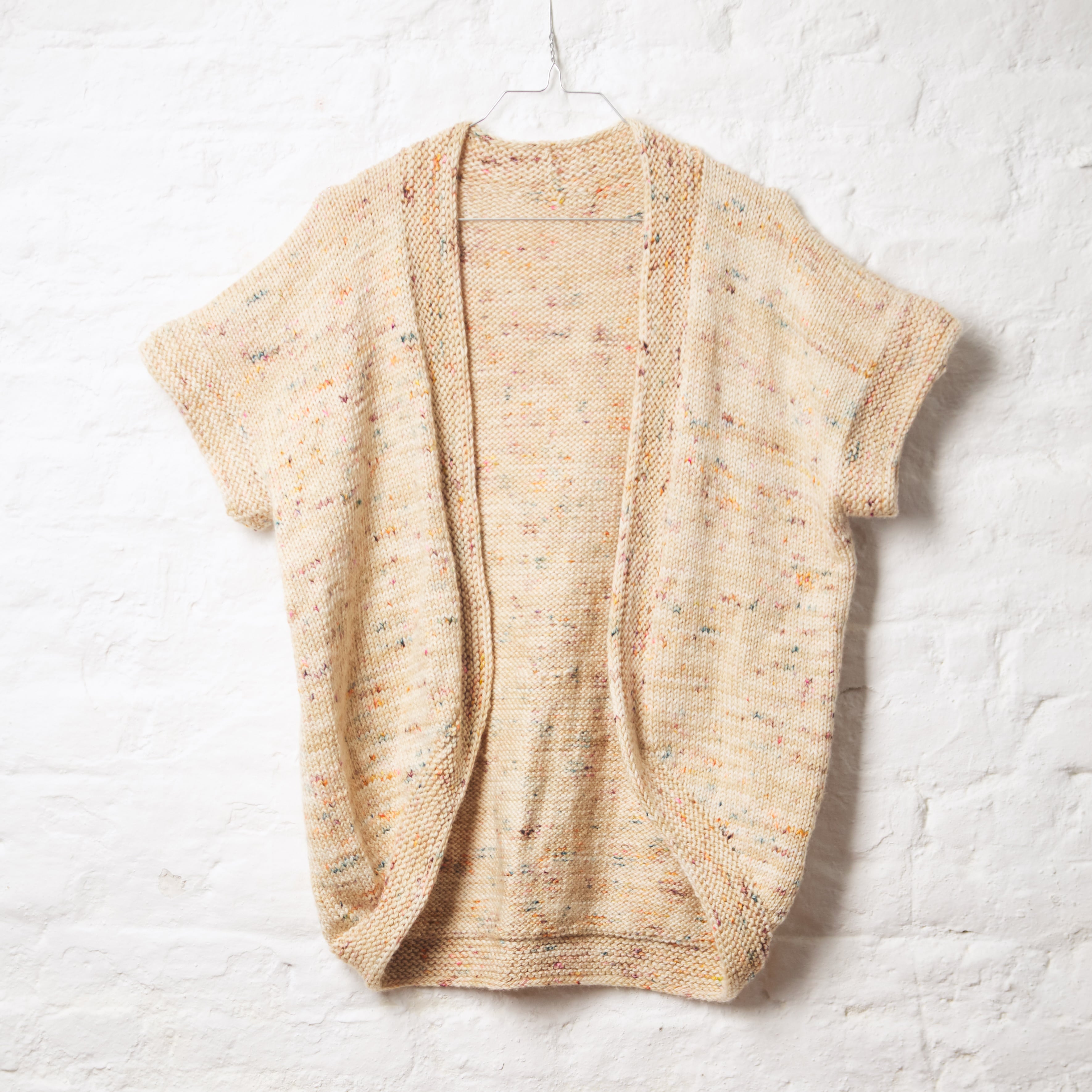 hedgehog-fibres-patterns-abalone-2019-patron-cardigan-sans-couture image 2