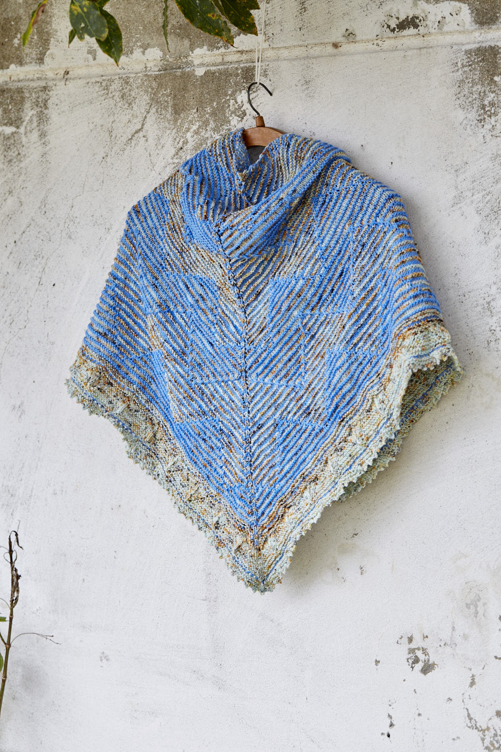 gusto-wool-rhythmic-shawl-patron-ch-le-tricot-fingering image 4