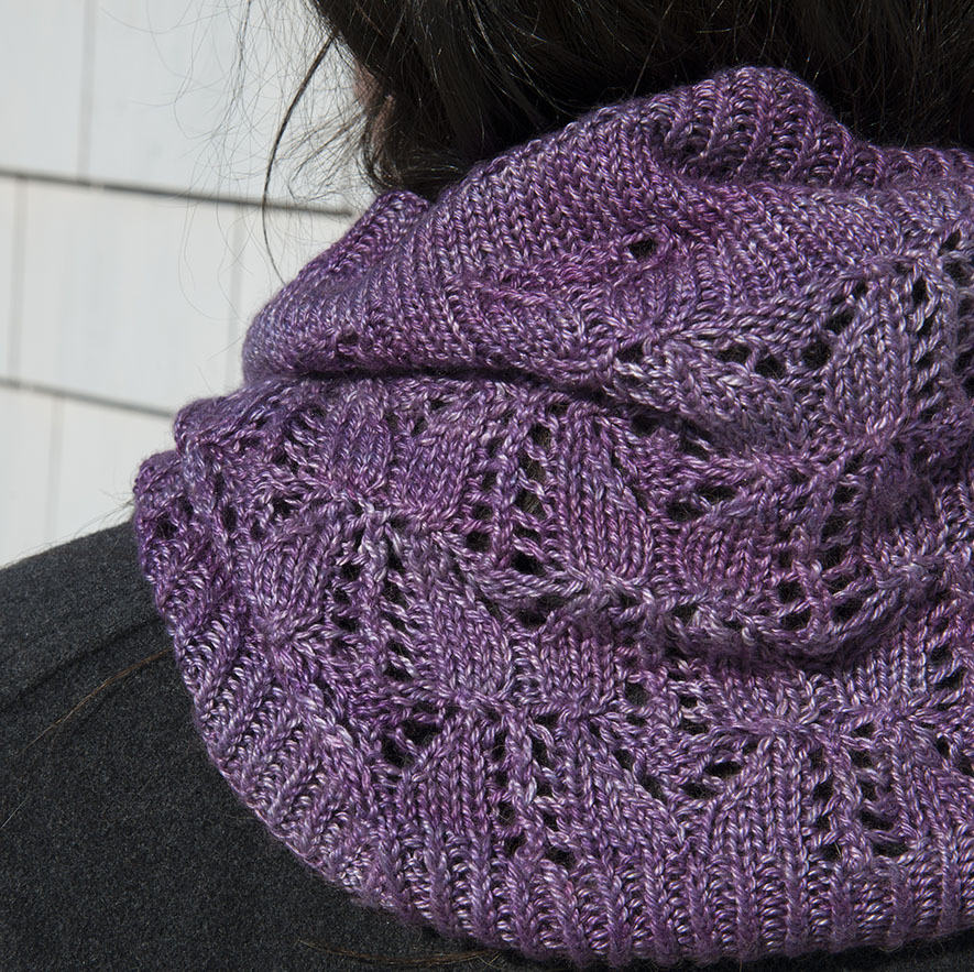 handmaiden-patterns-mauds-tulips-cowl-patron-snood image 2