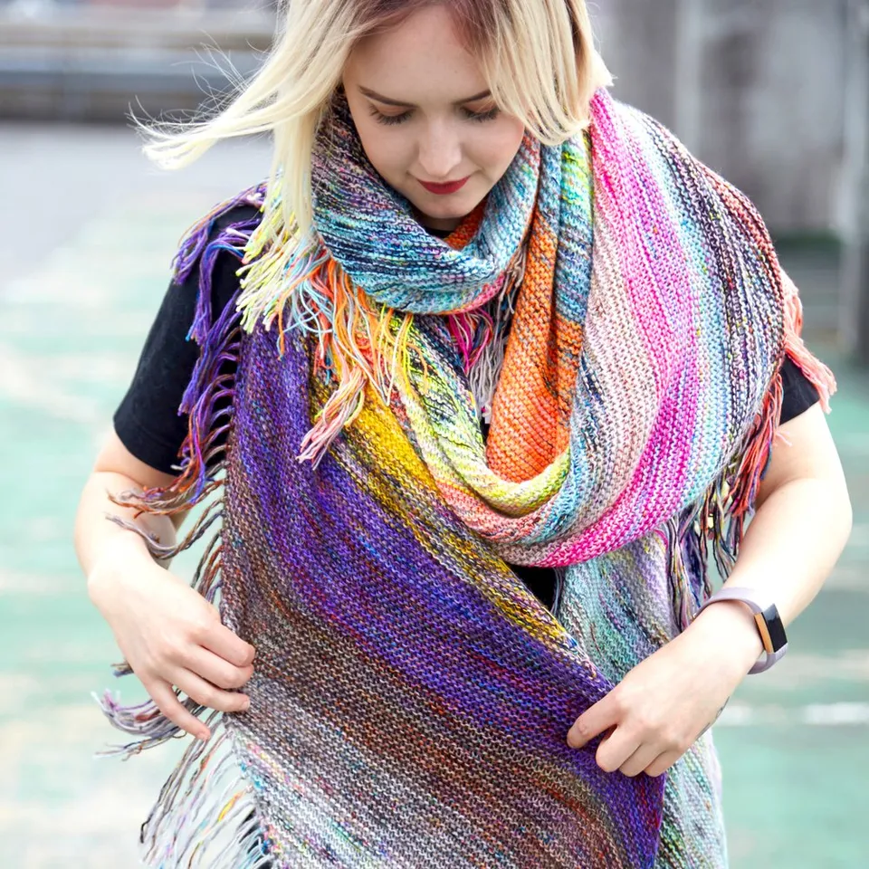 hedgehog-fibres-flying-fringe-patron-tricot-charpe-biais image 1