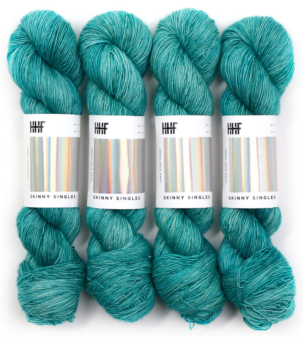 hedgehog-fibres-custom-dye-dew-fil-tricoter-teint-main image 2