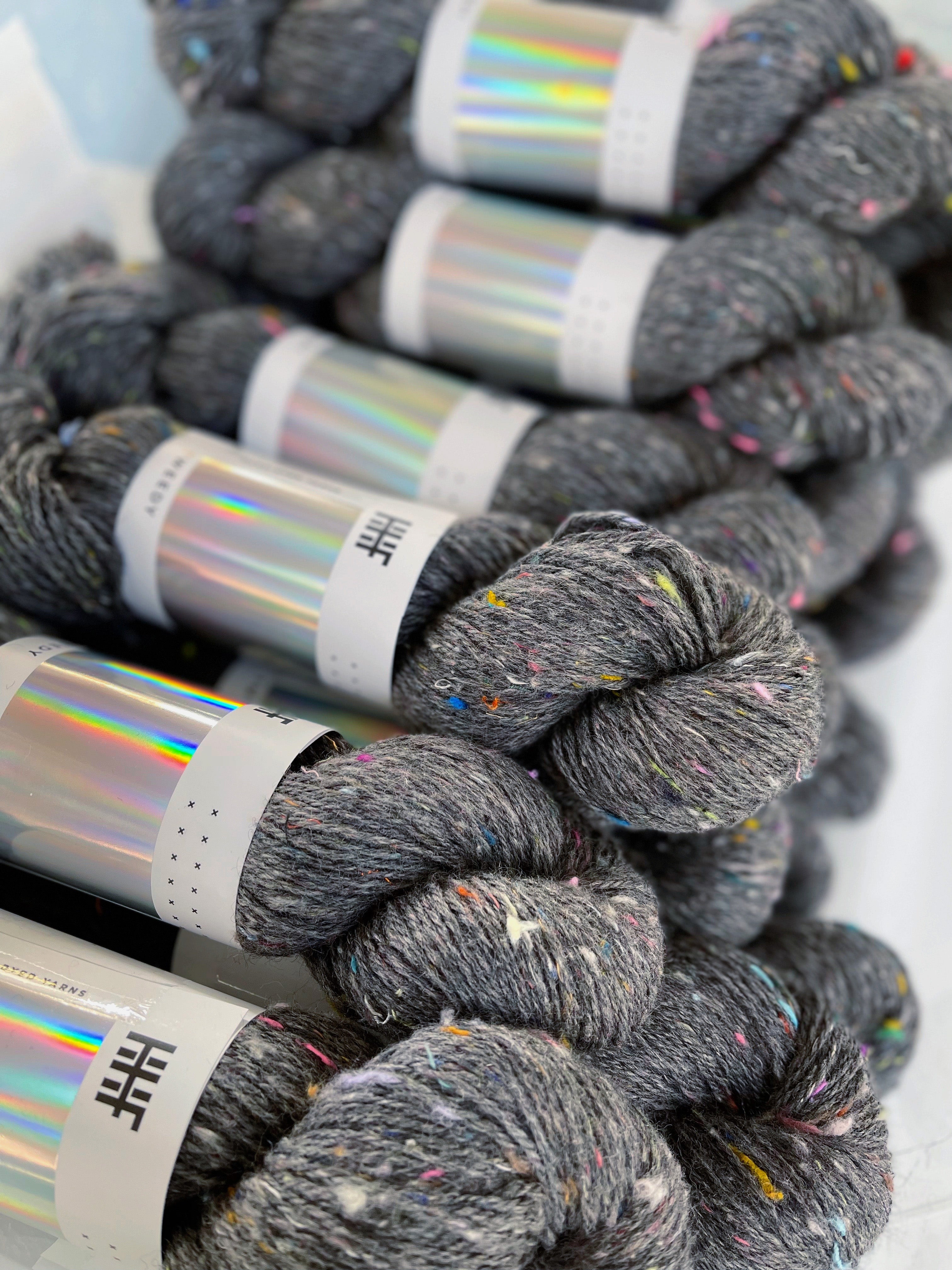 hedgehog-fibres-tweedy-soot-pelote-grise-recycl-e-dk-230m image 1