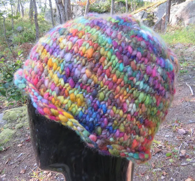 handmaiden-patterns-heirloom-cozy-slubby-patron-bonnet-roul image 1
