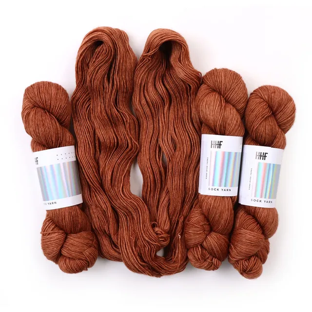 hedgehog-fibres-custom-dye-order-clay-laine-cheveau-teinte-main image 1
