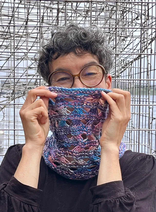 handmaiden-patterns-peggys-cove-cowl-patron-tricot-snood-dentelle image 1