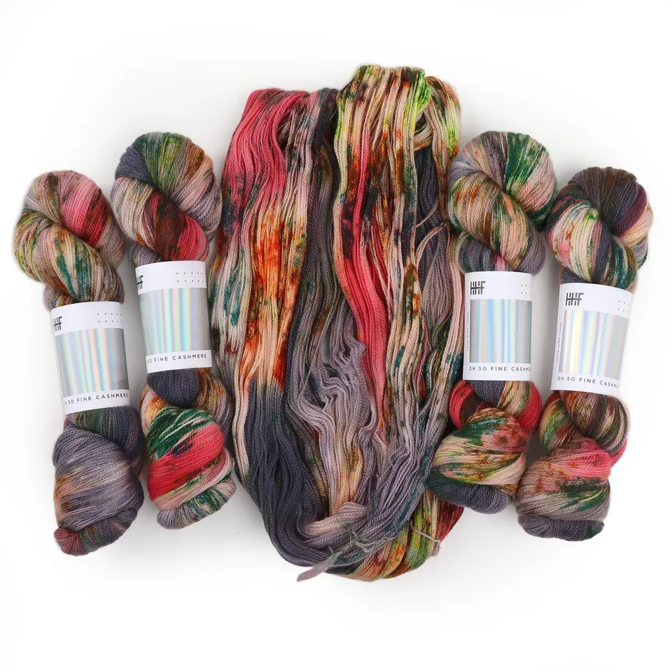 hedgehog-fibres-oh-so-fine-potluck-3910-laine-cashmere-600m image 1