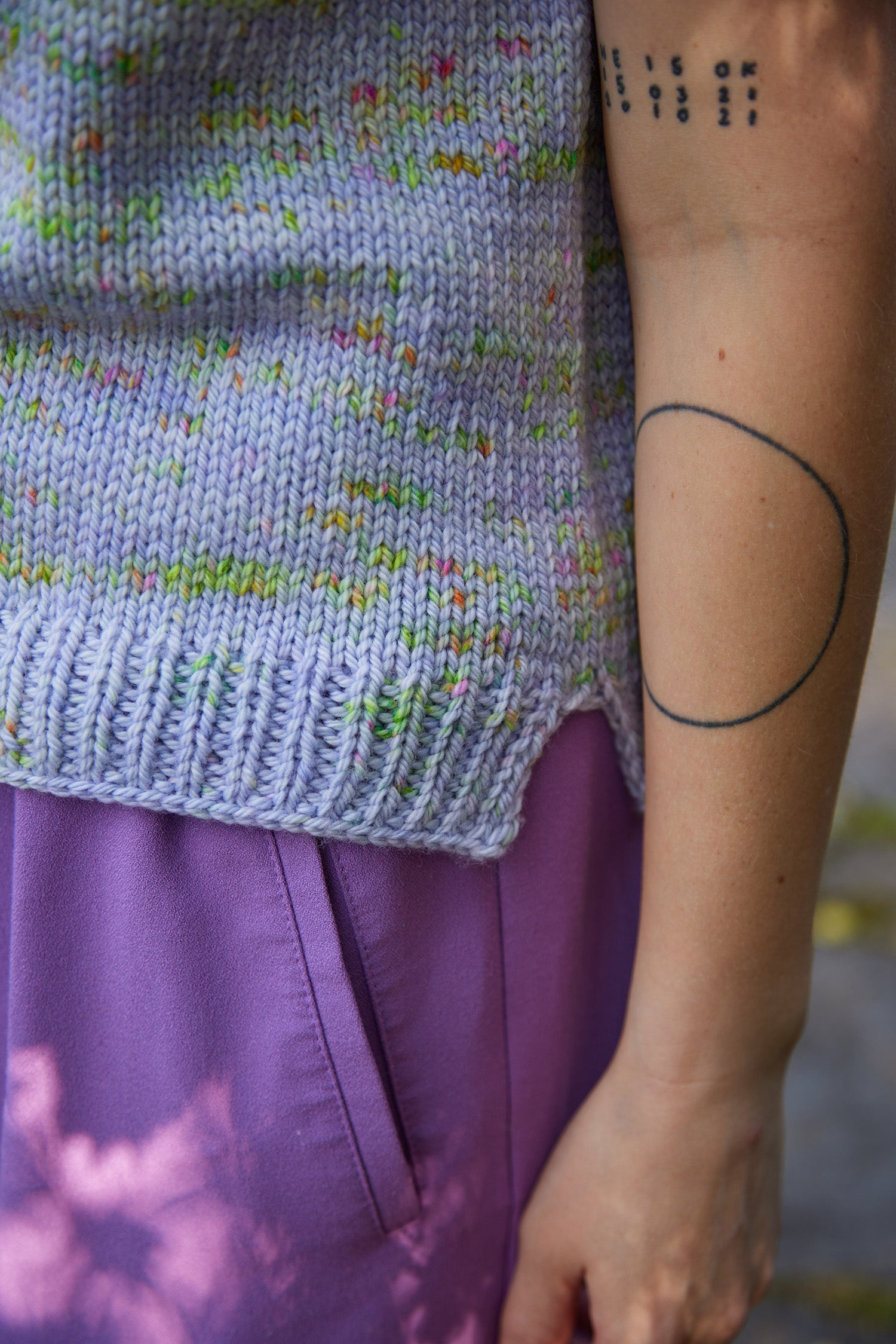 hedgehog-fibres-patterns-carraig-vest-patron-gilet-top-down image 3