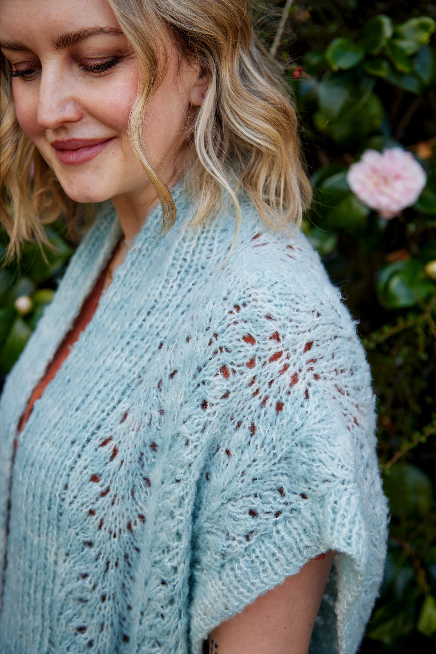 hedgehog-fibres-november-sky-patron-shrug-manches-courtes image 6