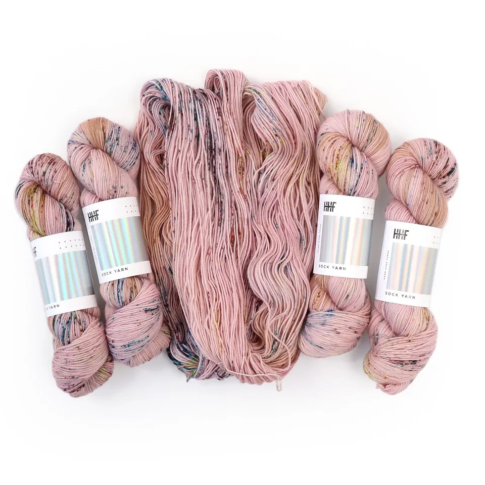 hedgehog-fibres-custom-dye-order-petrichor-laine-teinture-main image 1