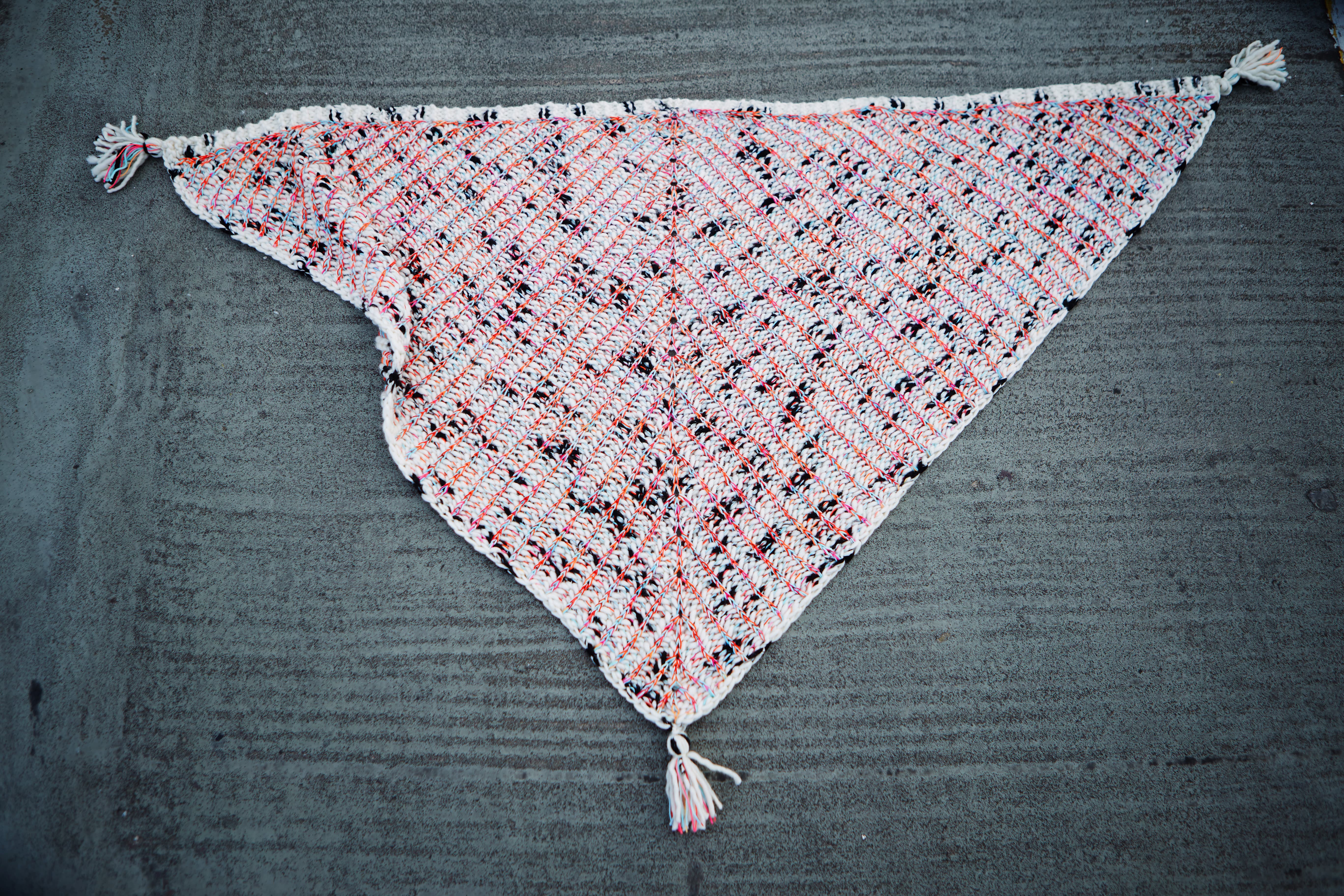 hedgehog-fibres-skeleton-patron-ch-le-brioche-poncho image 3