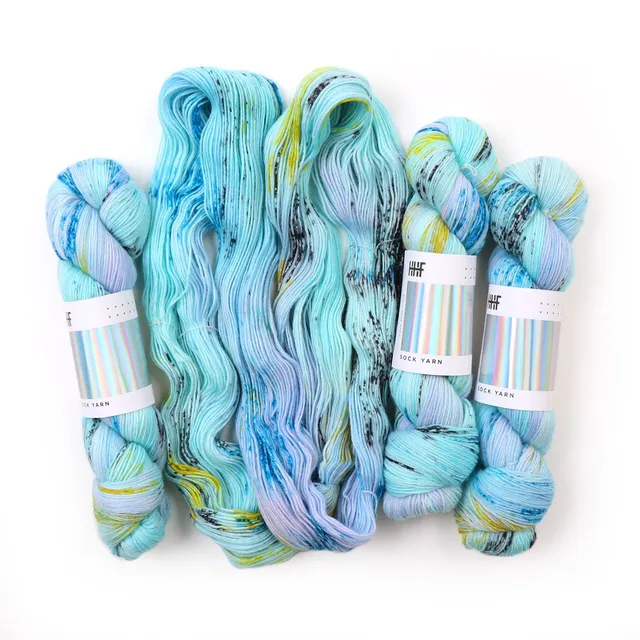hedgehog-fibres-sock-yarn-budgie-fil-chaussettes-100g-m-rinos image 1
