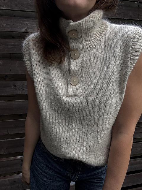 mistfall-vest-natalja-ledvanova-patron-slipover image 1
