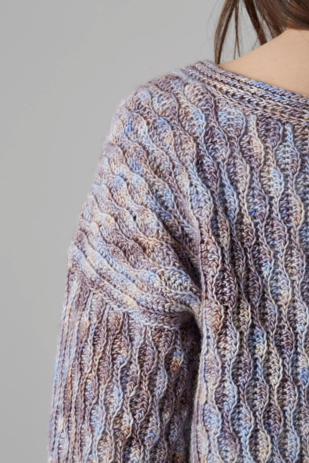 gusto-wool-undine-pull-patron-crochet-col-v-kit-olio image 5