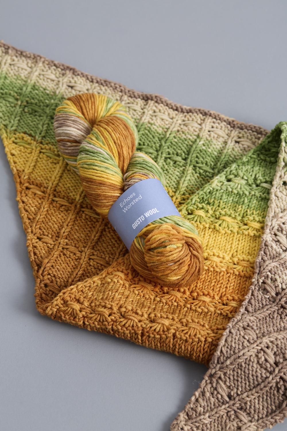 gusto-wool-amapola-patron-tricot-ch-le-triangle-worsted image 2