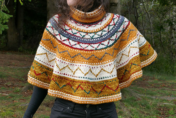 handmaiden-knitting-kits-christmas-tree-skirt-kit-tricot-poncho-festif image 3