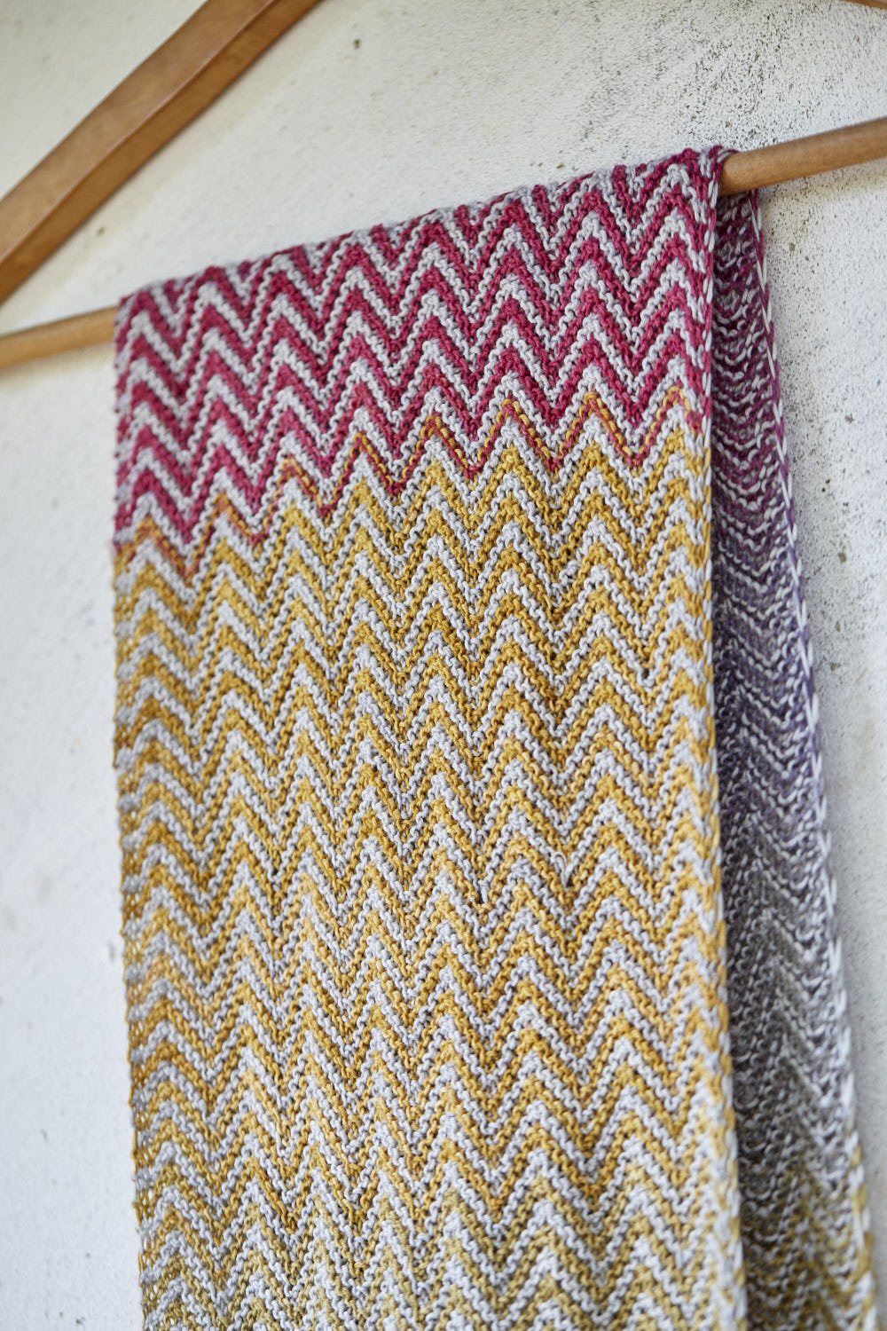 gusto-wool-zickzack-scarf-kit-charpe-chevrons-fingering image 5