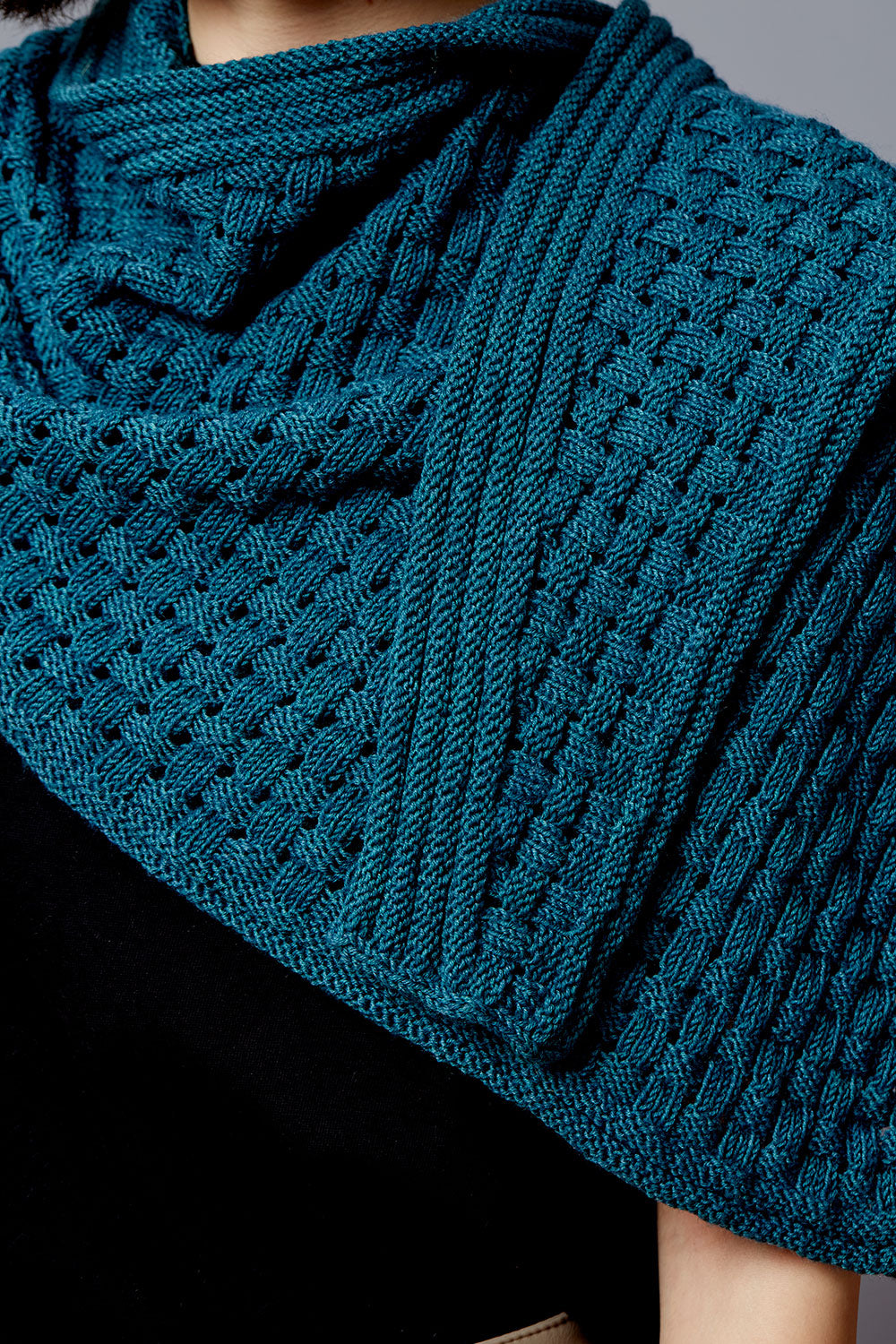 gusto-wool-attabi-shawl-patron-tricot-ch-le-fingering image 2