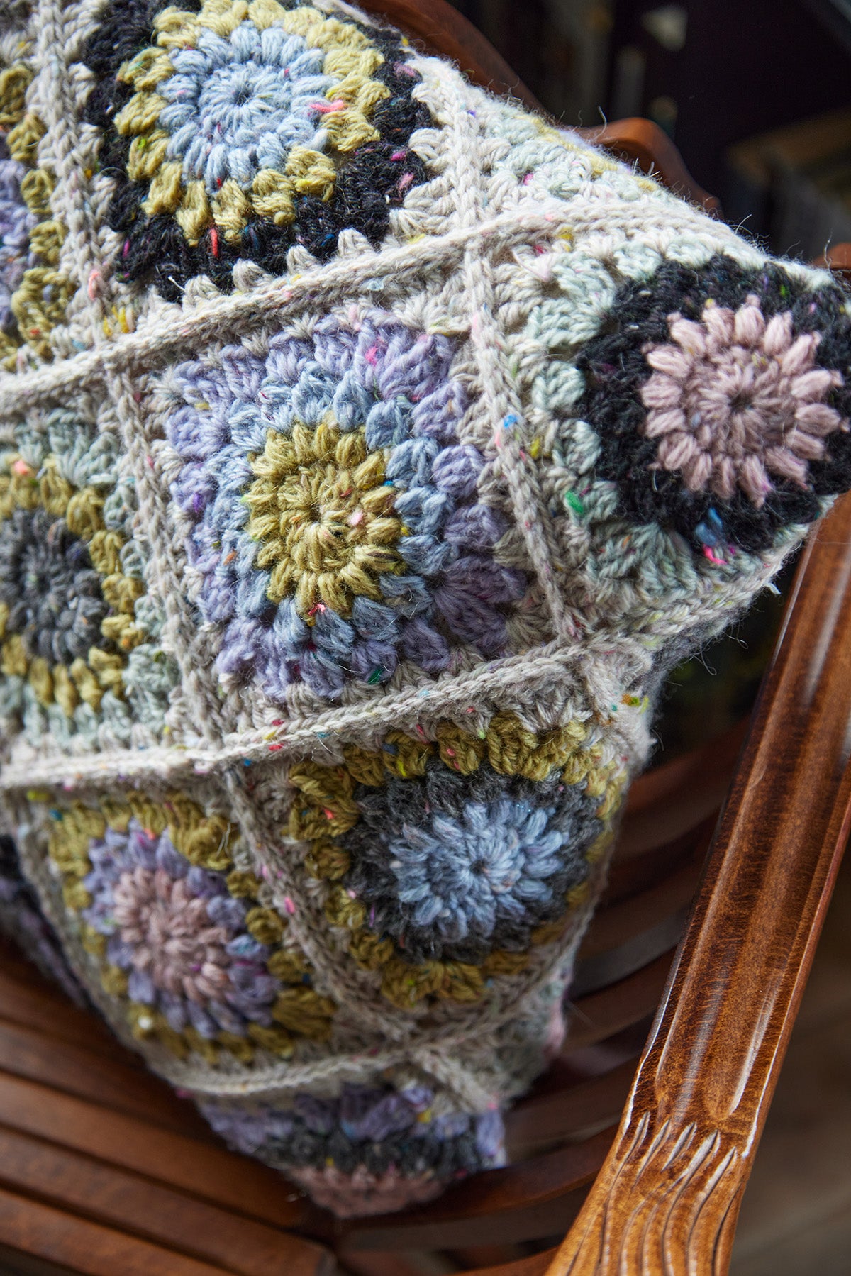 hedgehog-fibres-patterns-sunburst-tweedy-patron-coussin-crochet image 7