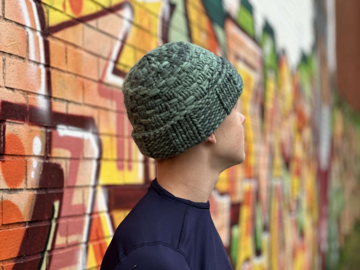 handmaiden-basketcase-beanie-kit-flouf-kit-bonnet-laine image 1