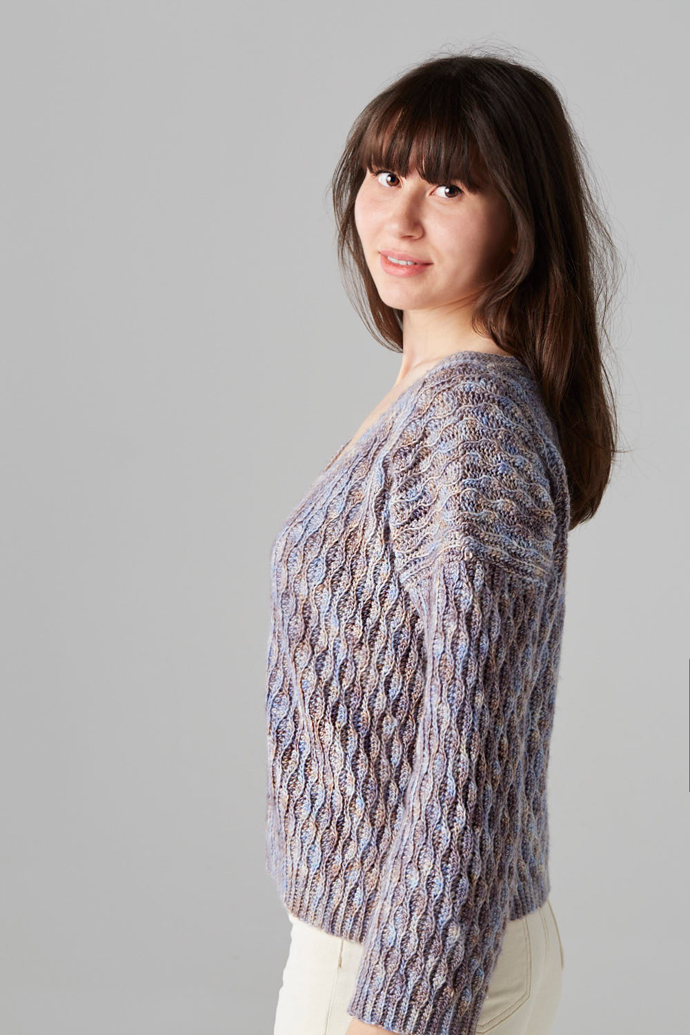 gusto-wool-undine-pull-patron-crochet-col-v-kit-olio image 6