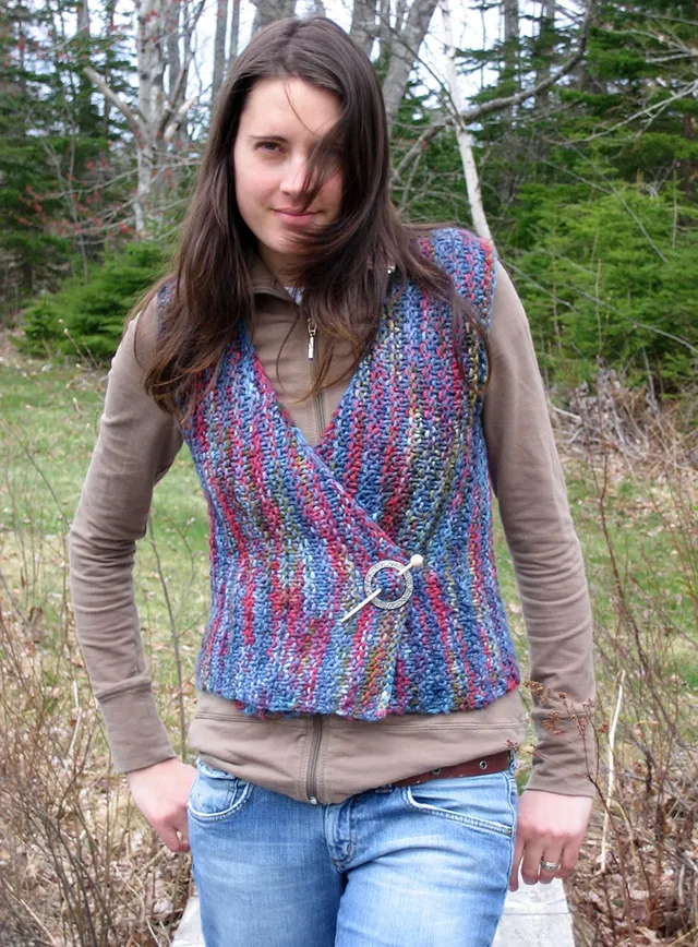 handmaiden-patterns-celtic-vest-patron-gilet-sans-manches-gratuit image 1