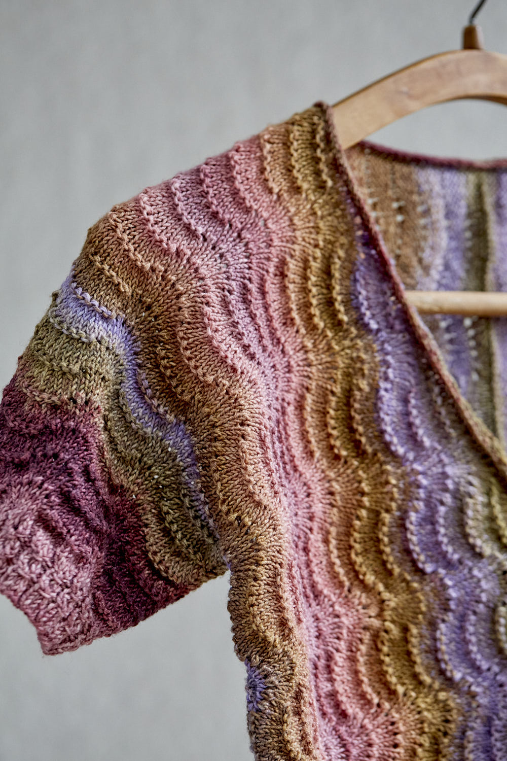 gusto-wool-sophia-cardigan-patron-tricot-chevron-fingering image 5