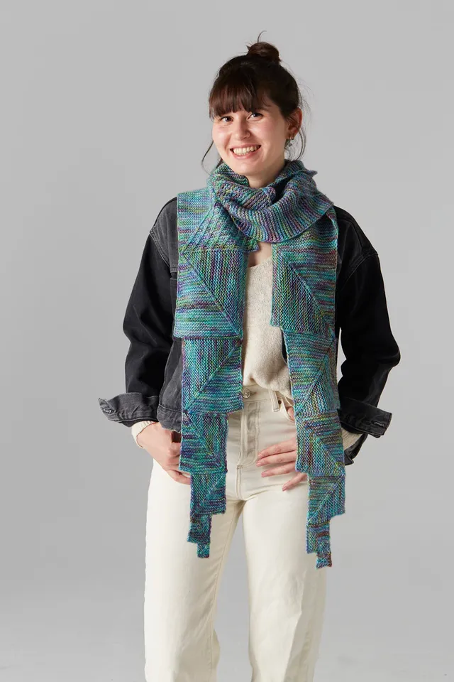 gusto-wool-house-patterns-pathfinder-scarf-patron-tricot-charpe-seul image 1