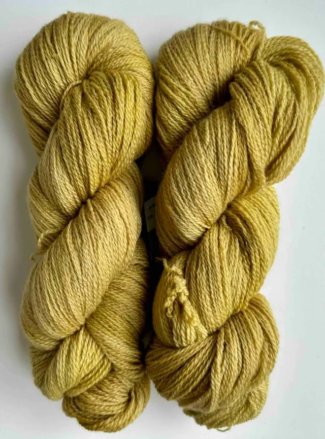 handmaiden-bfl-2-8-169770-fil-fingering-teint-main-ch-le image 1