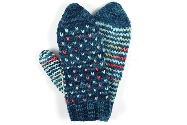 handmaiden-patterns-bluenoser-mittens-patron-tricot-gratuit image 1
