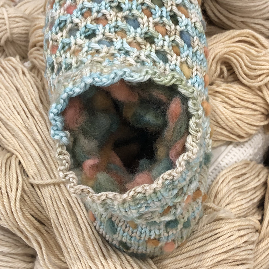 handmaiden-honey-thrum-mitten-ankle-kit-tricot-teint-main image 6