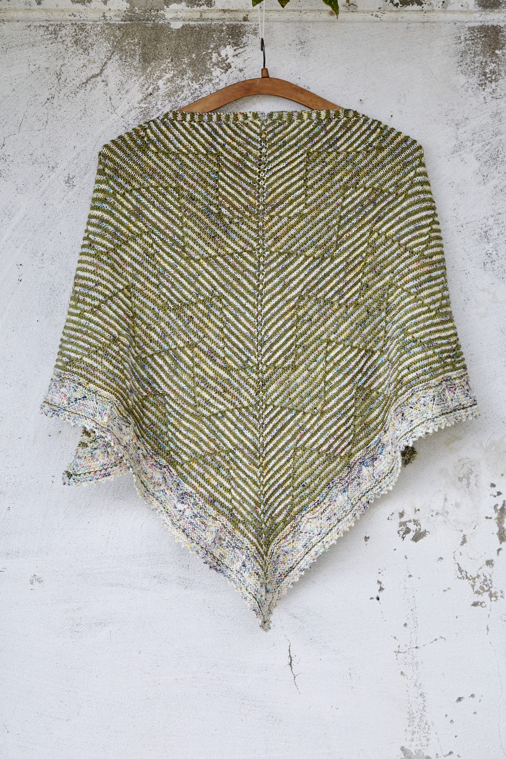 gusto-wool-rhythmic-shawl-patron-ch-le-tricot-fingering image 5
