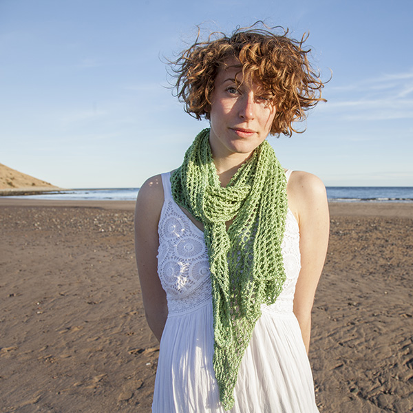 handmaiden-bias-shawl-patron-ch-le-biais-manchette image 2