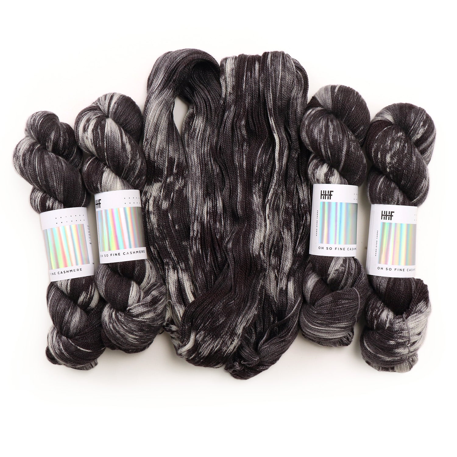 hedgehog-fibres-custom-dye-order-orca-fil-tricoter-teint-main image 7