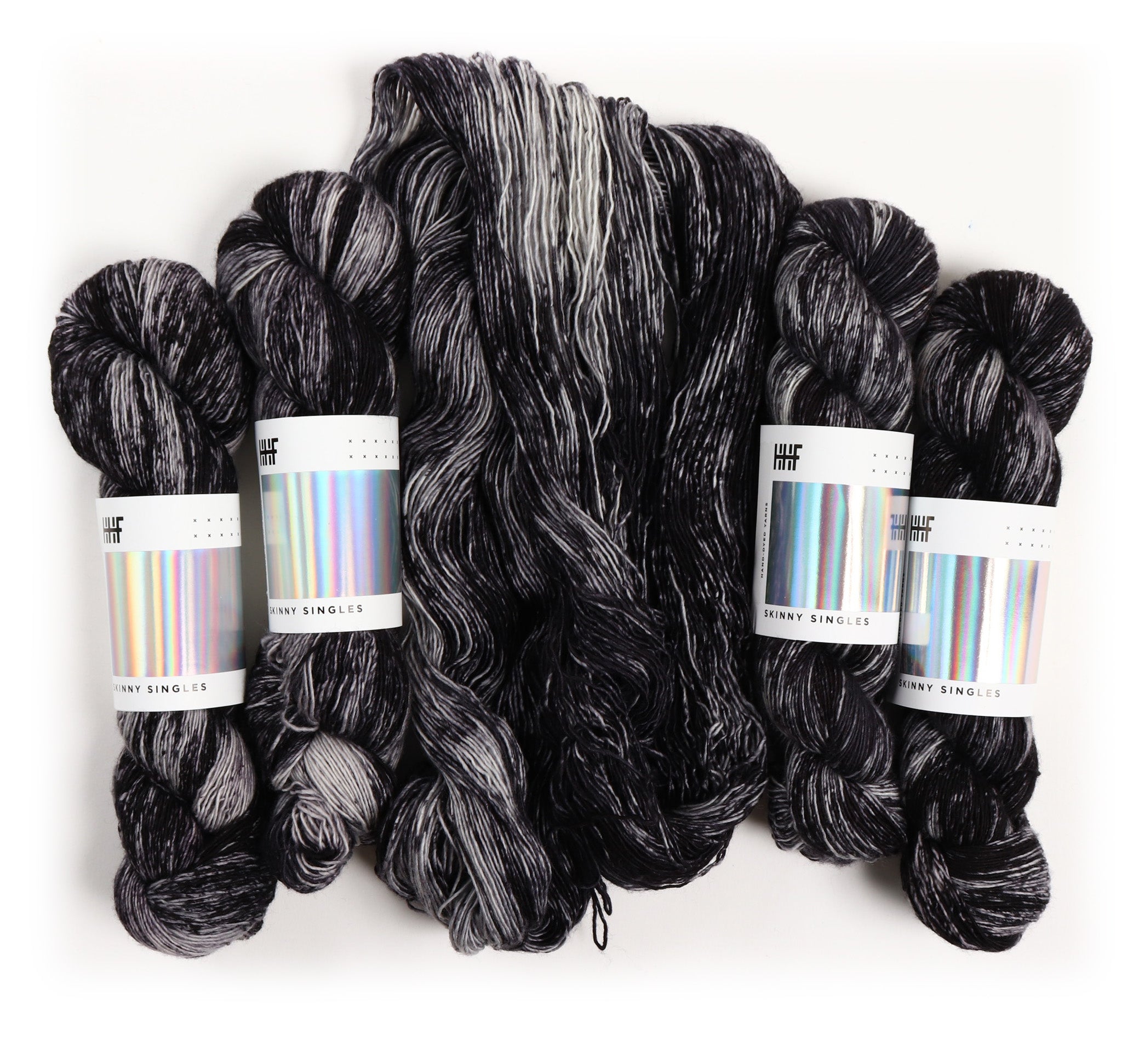 hedgehog-fibres-custom-dye-order-orca-fil-tricoter-teint-main image 2