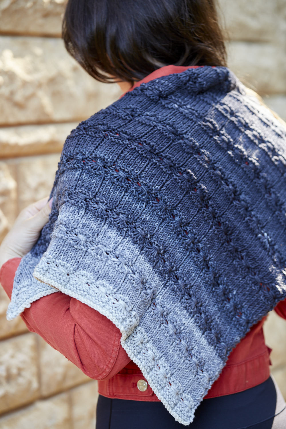 gusto-wool-amapola-patron-tricot-ch-le-triangle-worsted image 4
