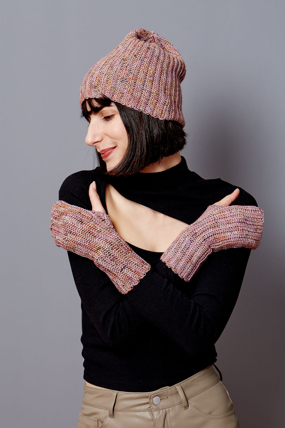 gusto-wool-edgewise-mitts-patron-mitaines-crochet-fingering image 1