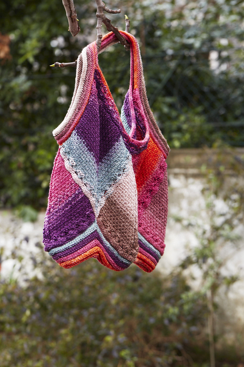 gusto-wool-scrapbuster-satchel-patron-sac-tricot-echoes image 1