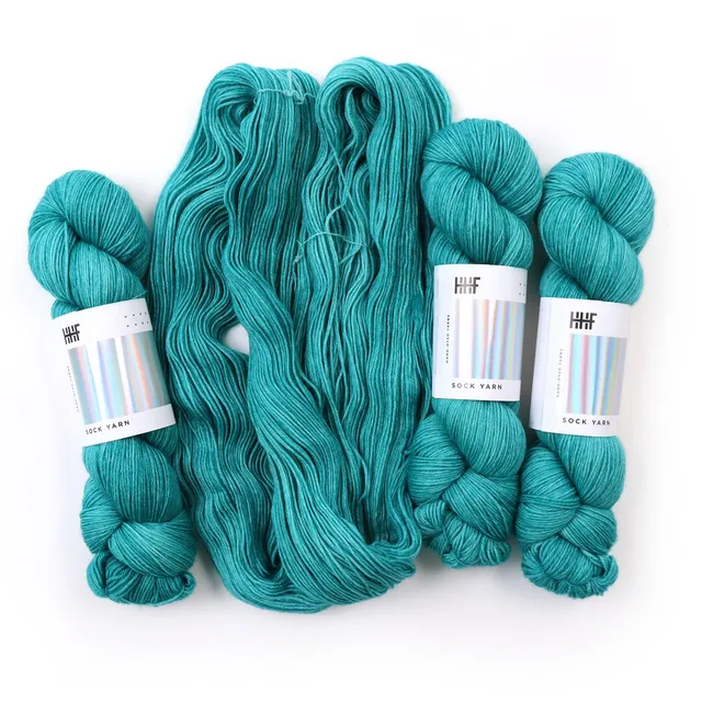 hedgehog-fibres-custom-dye-dew-fil-tricoter-teint-main image 1