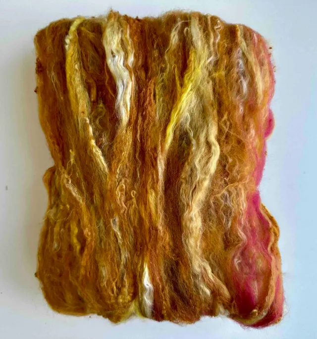 handmaiden-fibres-silk-fibre-batt-168283-soie-filer image 1