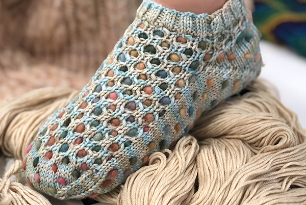 handmaiden-honey-thrum-mitten-ankle-kit-tricot-teint-main image 5