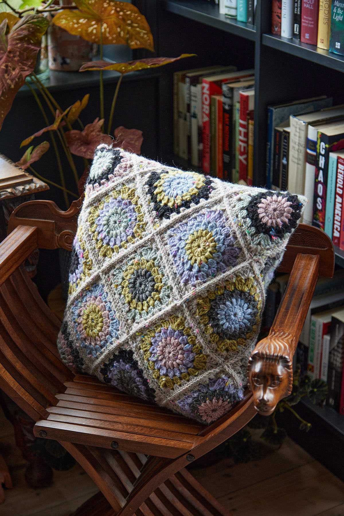 hedgehog-fibres-patterns-sunburst-tweedy-patron-coussin-crochet image 6