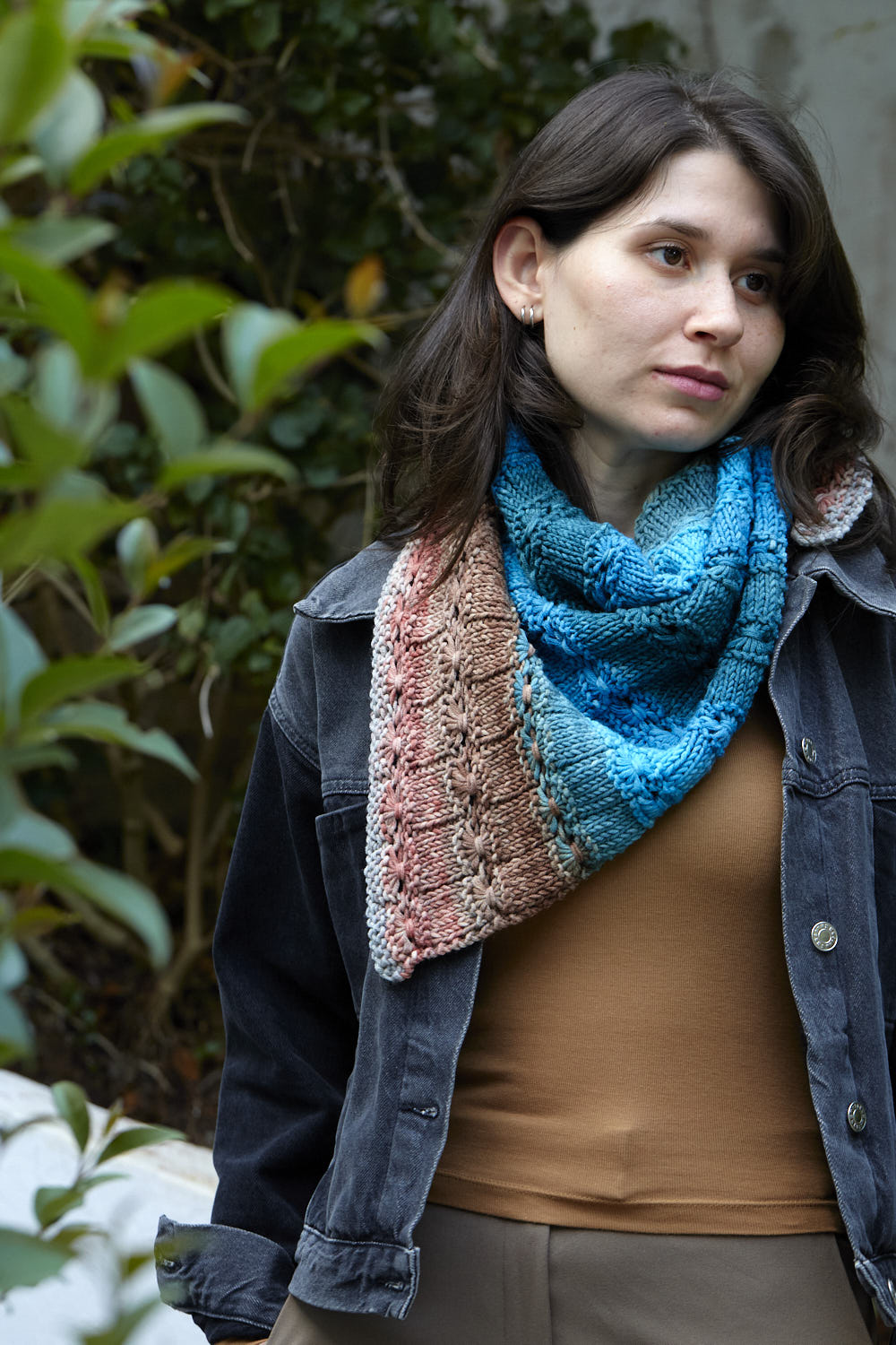 gusto-wool-amapola-patron-tricot-ch-le-triangle-worsted image 5