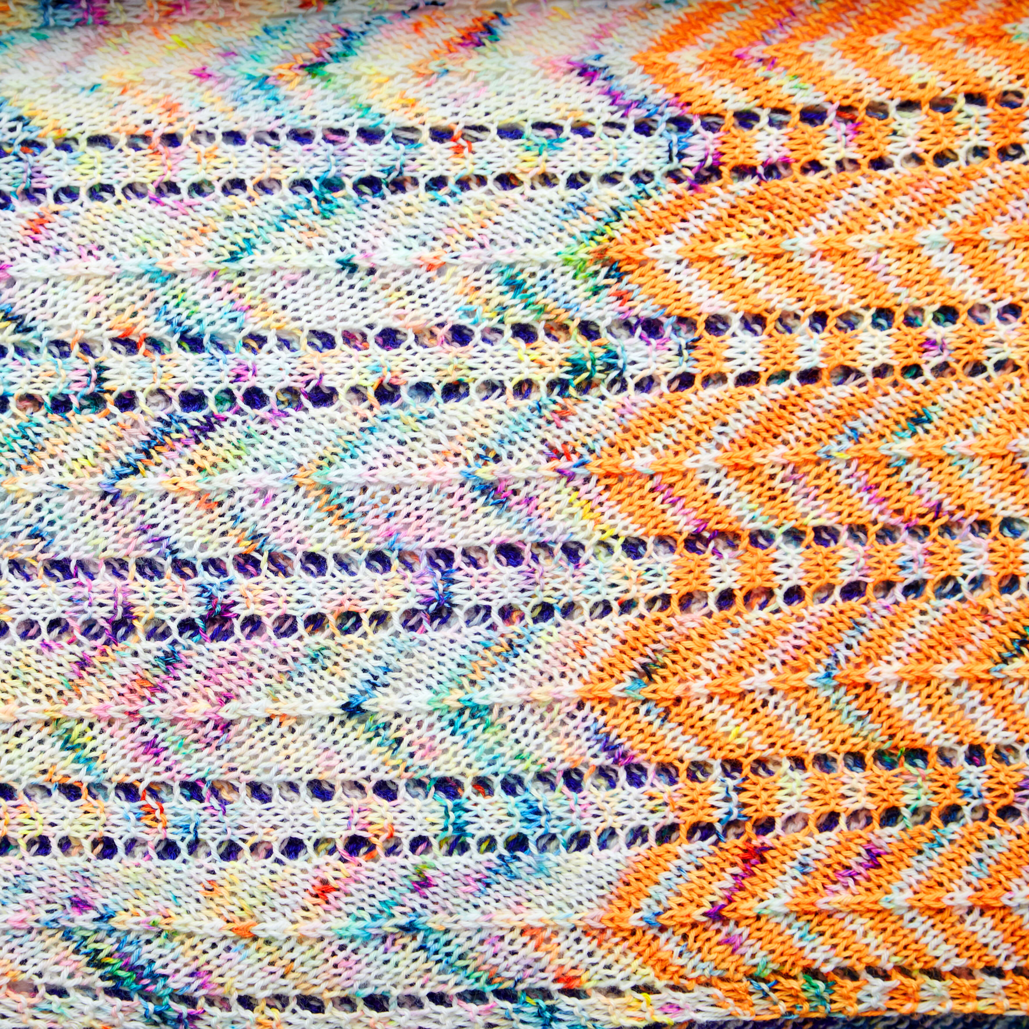 hedgehog-fibres-born-trippy-patron-foulard-chevrons image 3