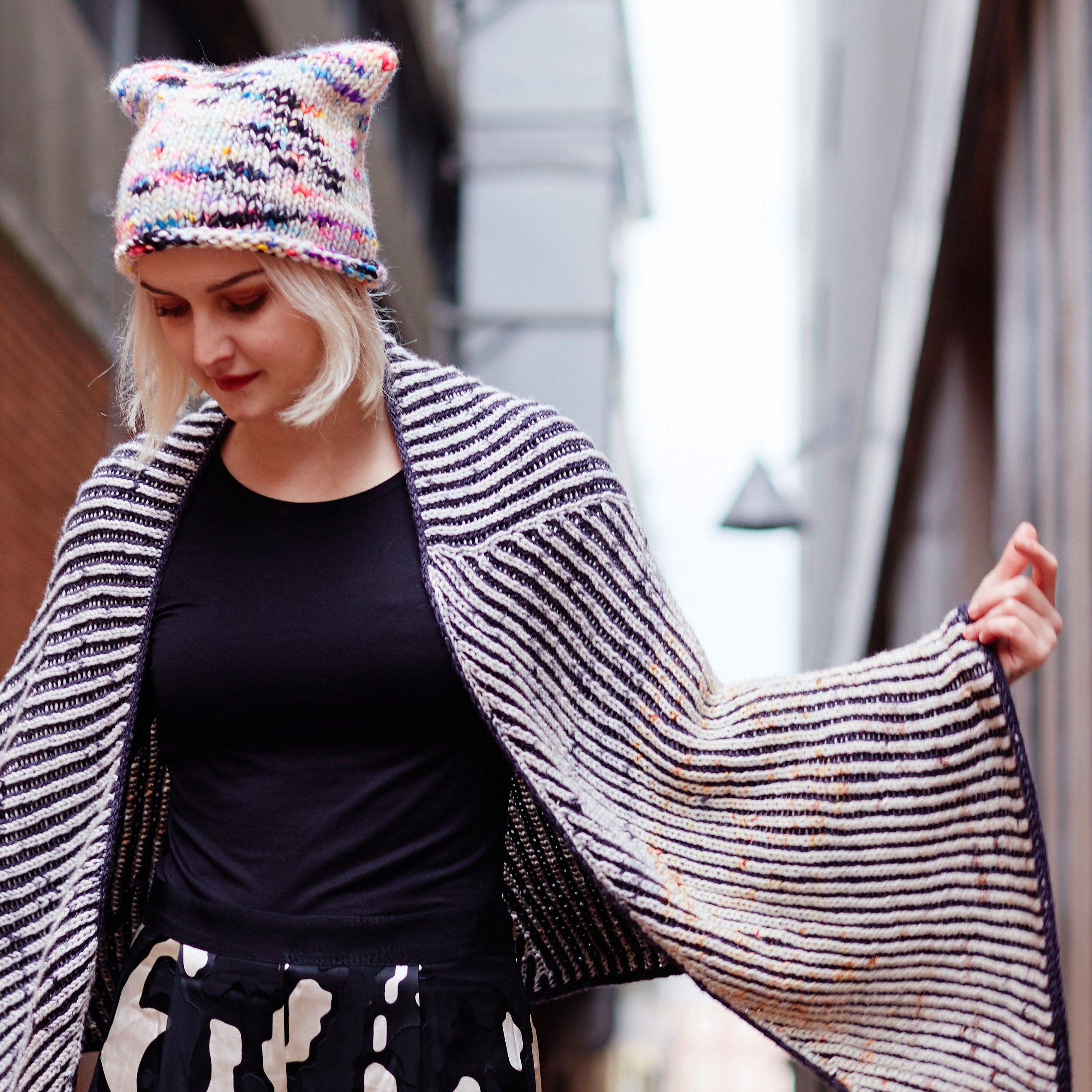 hedgehog-fibres-patterns-patron-knit-knit-hat-bonnet-bulky image 4