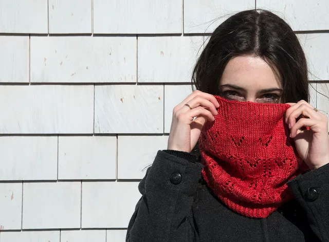 handmaiden-mauds-tulips-cowl-patron-snood-dentelle image 1