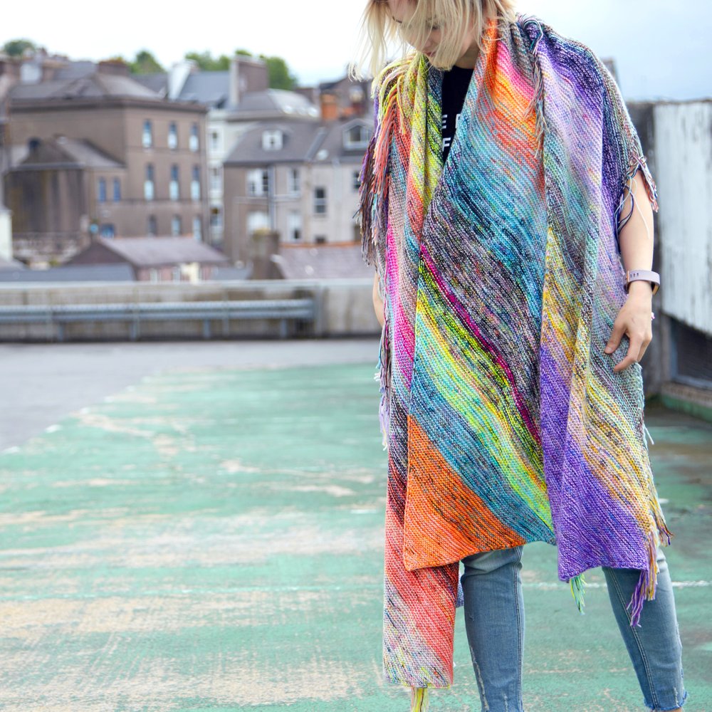 hedgehog-fibres-flying-fringe-patron-tricot-charpe-biais image 3