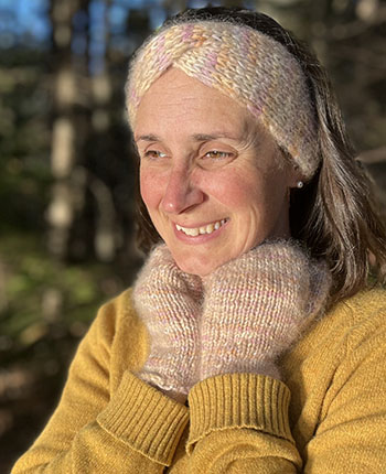 handmaiden-favourite-soft-mitts-headband-patron-mitaines image 1