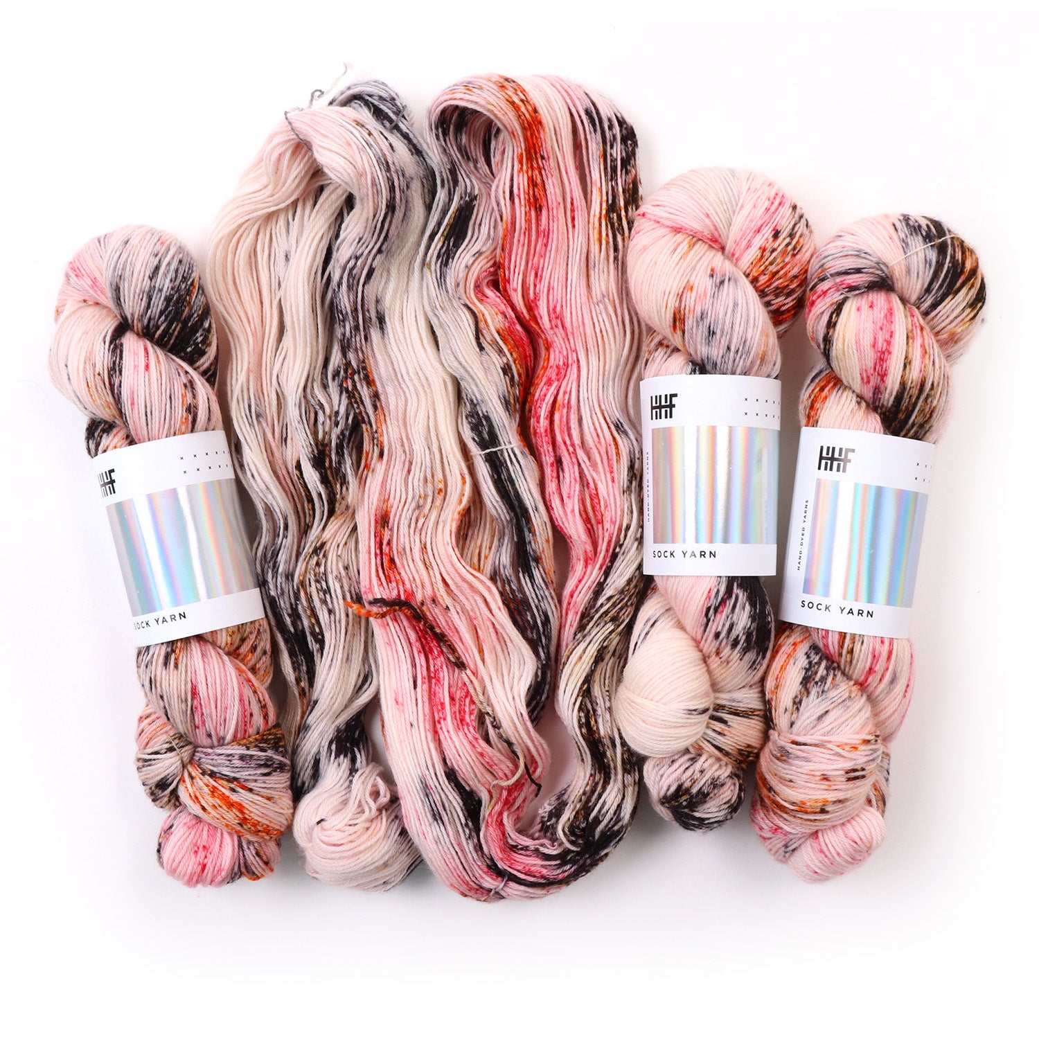 hedgehog-fibres-custom-dye-order-film-noir-laine-cheveau-teinte-main image 1